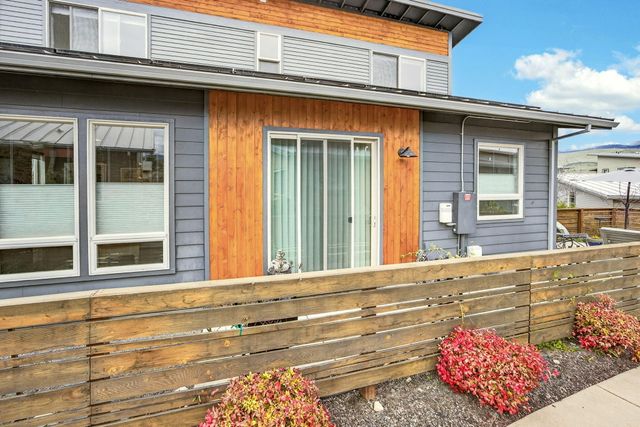 100 Dunn Circle, Ashland, OR 97520