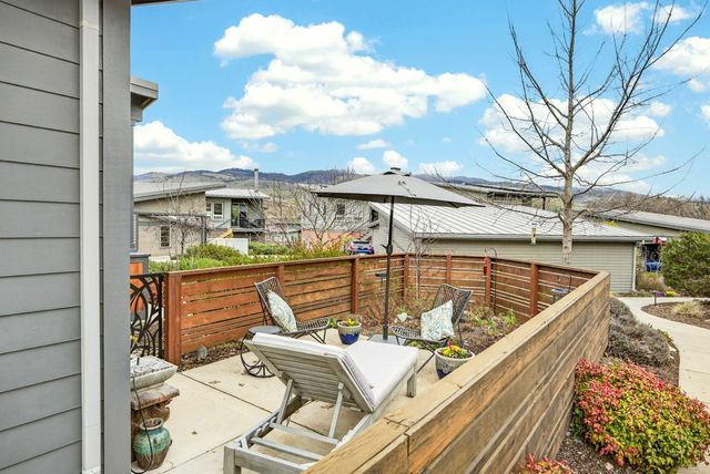 100 Dunn Circle, Ashland, OR 97520