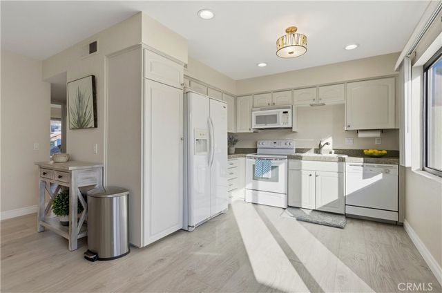 6147 Arroyo Road 4, Palm Springs, CA 92264