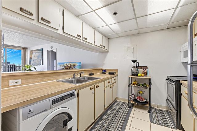 7601 E Treasure Dr 2404, North Bay Village, FL 33141