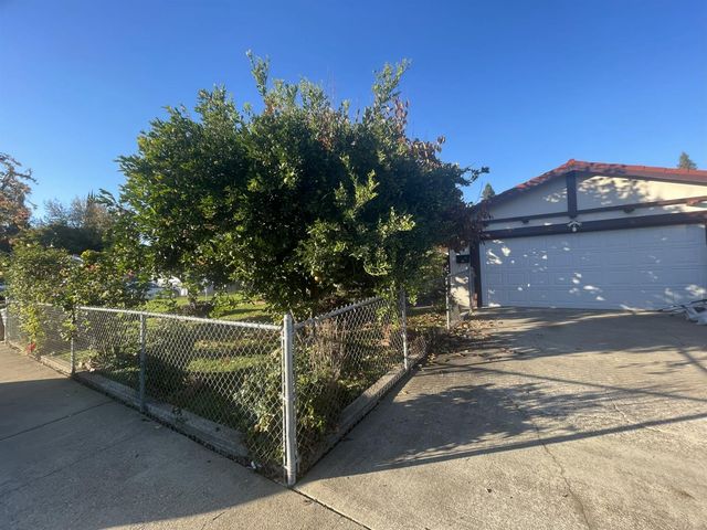 2852 Rascommon Way, Sacramento, CA 95827