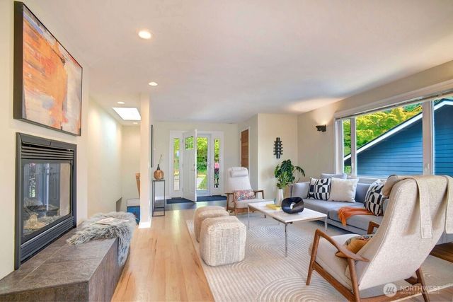 4030 26th Avenue W, Seattle, WA 98199