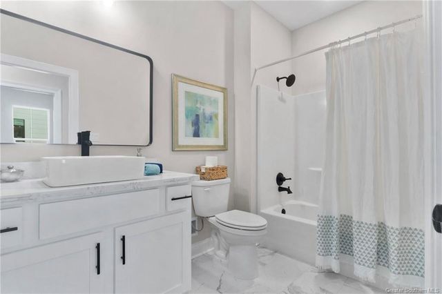 744 Lakewood Pointe Drive, Lake Charles, LA 70605