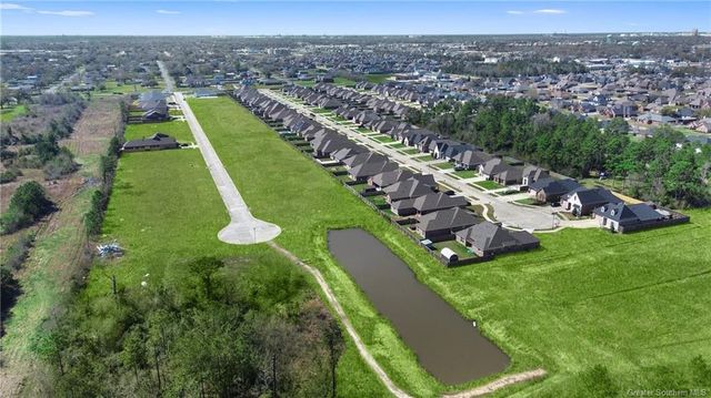 744 Lakewood Pointe Drive, Lake Charles, LA 70605