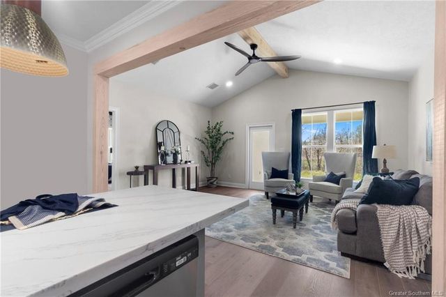 744 Lakewood Pointe Drive, Lake Charles, LA 70605