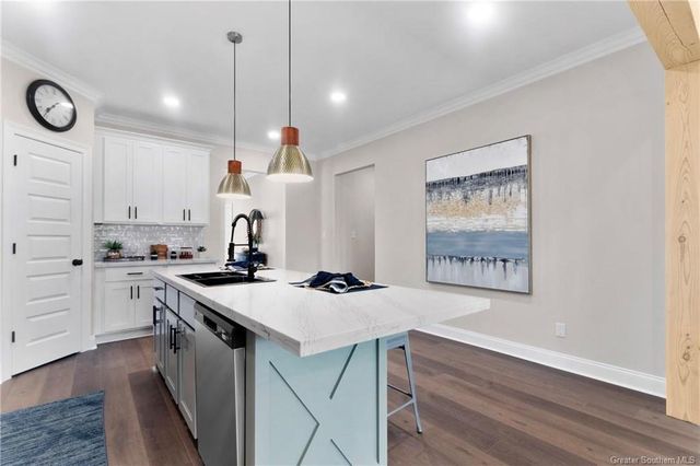 744 Lakewood Pointe Drive, Lake Charles, LA 70605