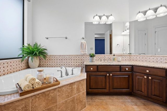 2300 Lakehurst RD, Spicewood, TX 78669