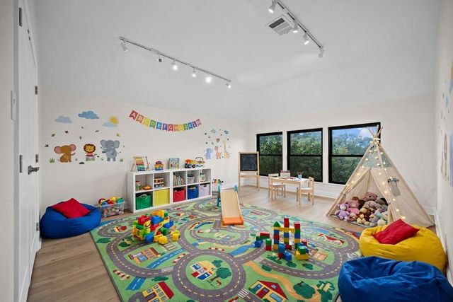 2300 Lakehurst RD, Spicewood, TX 78669