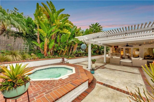 17164 Edgewater Lane, Huntington Beach, CA 92649