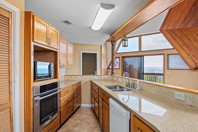 317 Loma Vista Dr, Kerrville, TX 78028
