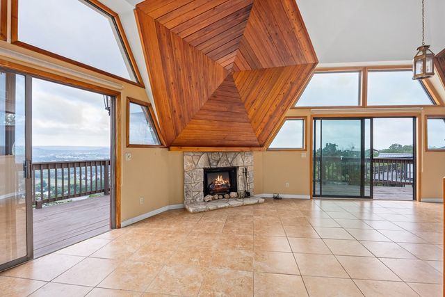 317 Loma Vista Dr, Kerrville, TX 78028