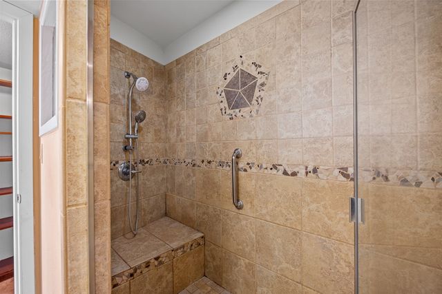 317 Loma Vista Dr, Kerrville, TX 78028