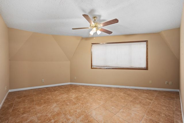 317 Loma Vista Dr, Kerrville, TX 78028