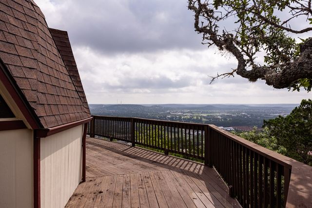 317 Loma Vista Dr, Kerrville, TX 78028