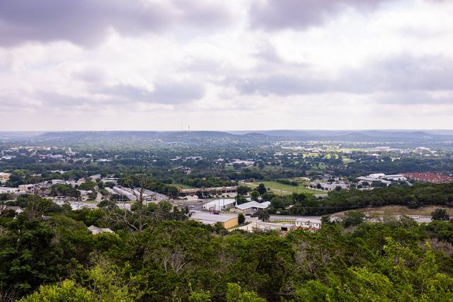 317 Loma Vista Dr, Kerrville, TX 78028