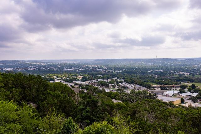 317 Loma Vista Dr, Kerrville, TX 78028