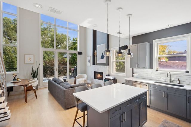 856 N Winchester Avenue 3, Chicago, IL 60622