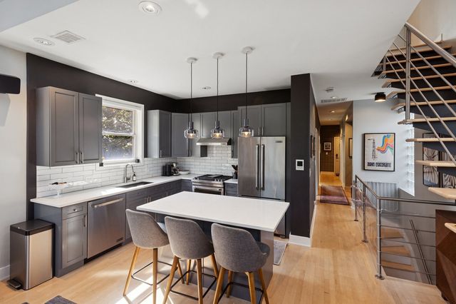 856 N Winchester Avenue 3, Chicago, IL 60622