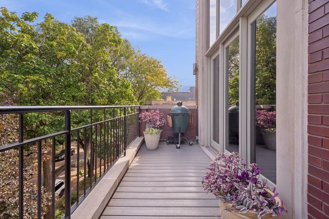 856 N Winchester Avenue 3, Chicago, IL 60622