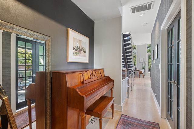 856 N Winchester Avenue 3, Chicago, IL 60622