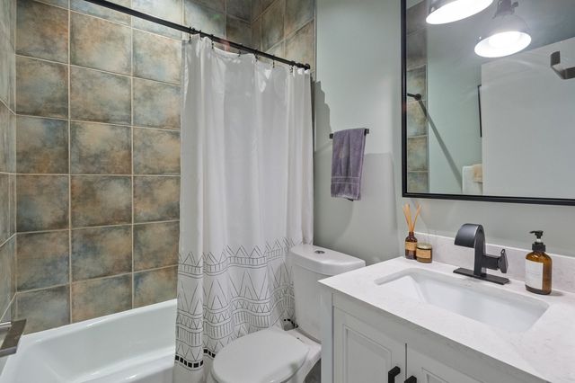 856 N Winchester Avenue 3, Chicago, IL 60622