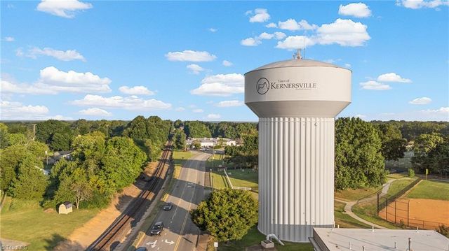 9241 Stoney River Lane, Kernersville, NC 27284