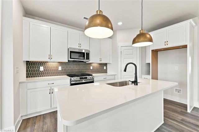 9241 Stoney River Lane, Kernersville, NC 27284