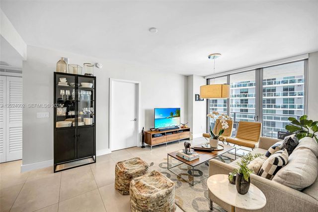 488 NE 18th St 2011, Miami, FL 33132