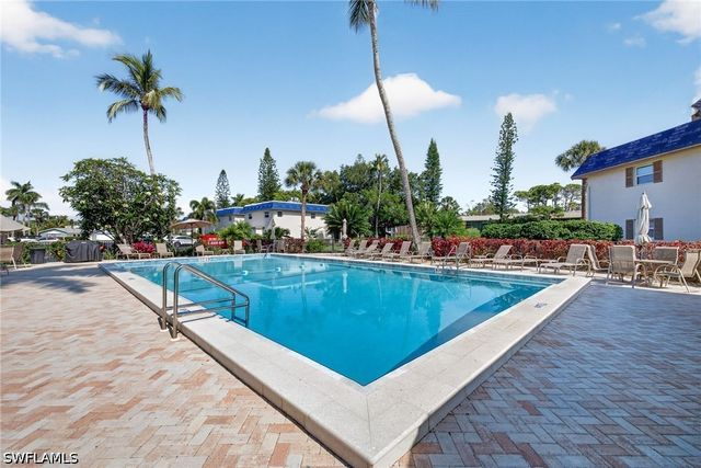 1549 Sandpiper ST 68, Naples, FL 34102