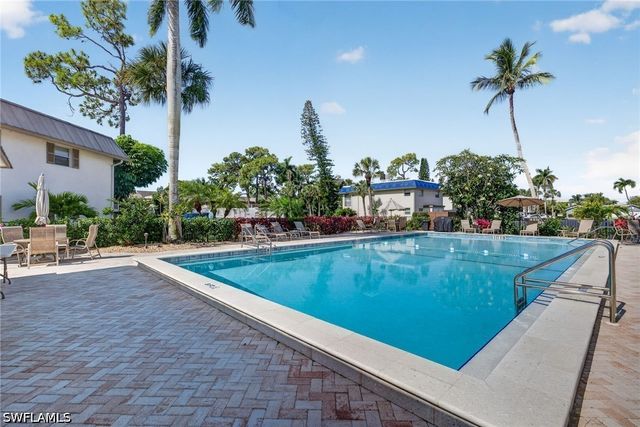 1549 Sandpiper ST 68, Naples, FL 34102