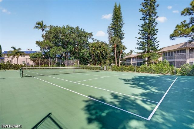 1549 Sandpiper ST 68, Naples, FL 34102
