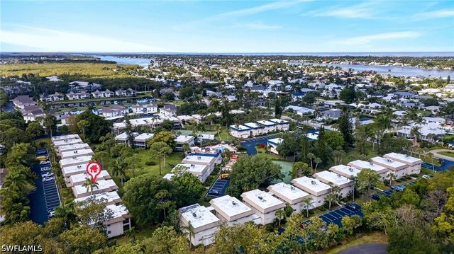 1549 Sandpiper ST 68, Naples, FL 34102