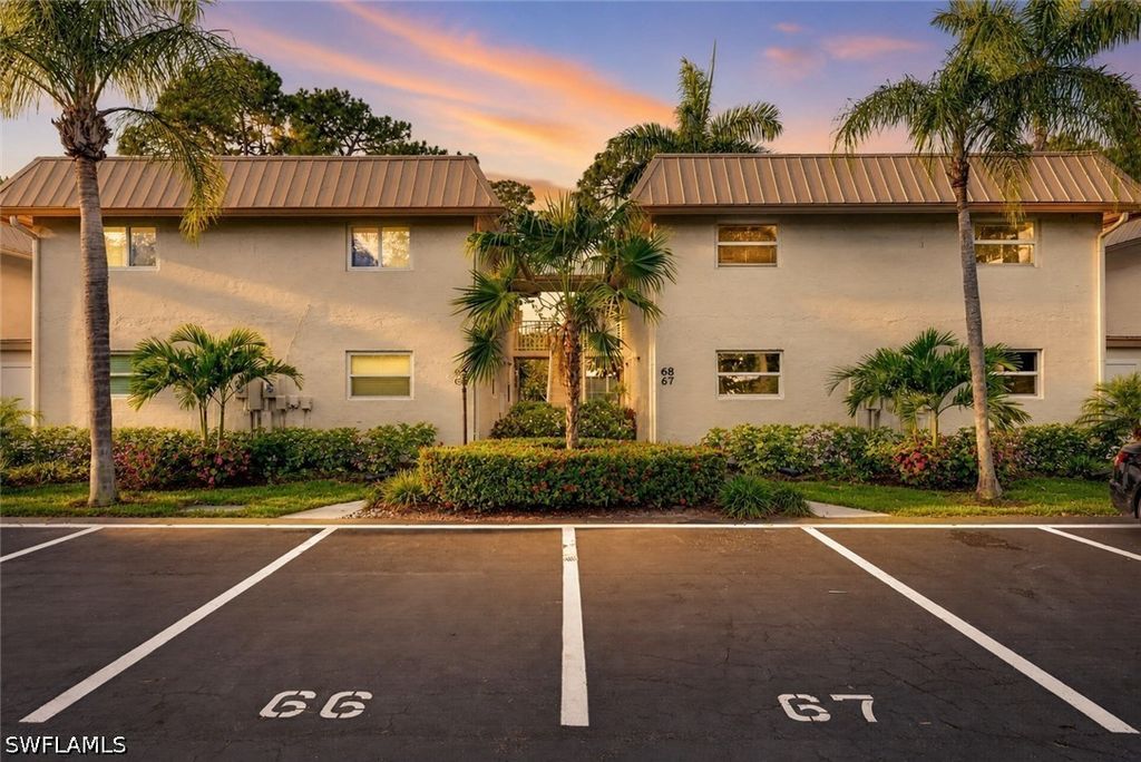 1549 Sandpiper ST 68, Naples, FL 34102