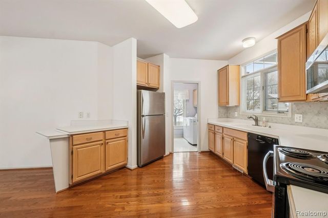 43573 E Perignon Drive, Sterling Heights, MI 48314