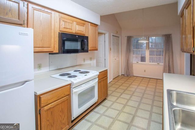 15 Sherborne Road, Savannah, GA 31419