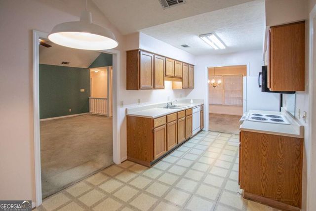 15 Sherborne Road, Savannah, GA 31419