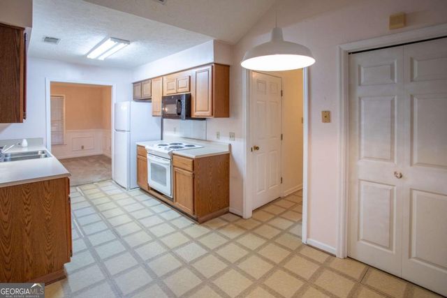 15 Sherborne Road, Savannah, GA 31419