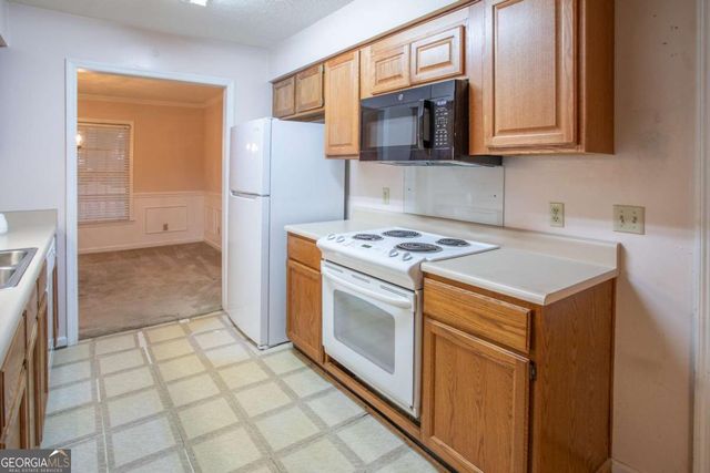 15 Sherborne Road, Savannah, GA 31419