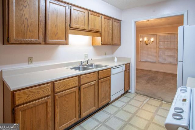 15 Sherborne Road, Savannah, GA 31419