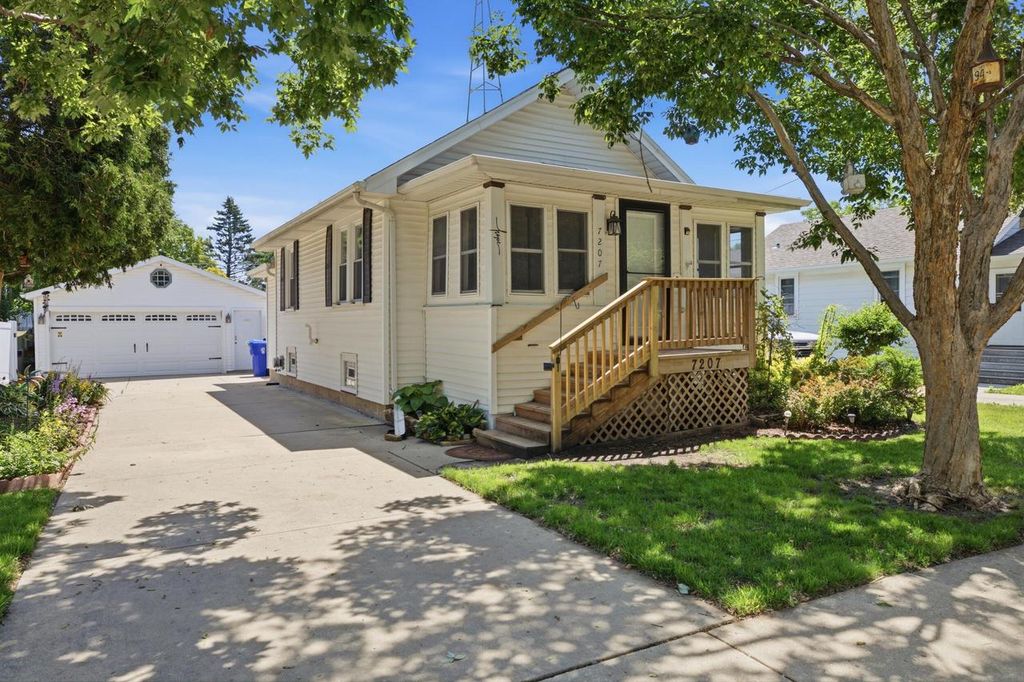 7207 45th AVENUE, Kenosha, WI 53142