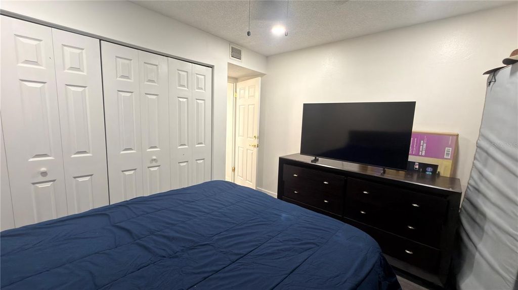 Image 14 of property listing at 5304 INDIAN CREEK DRIVE D03, Orlando, FL 32811
