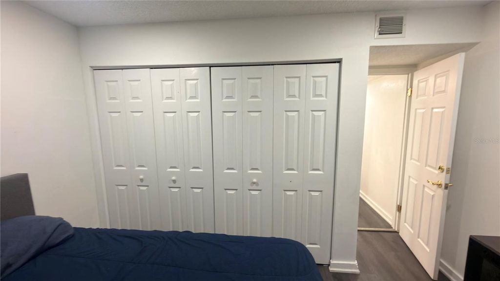 Image 15 of property listing at 5304 INDIAN CREEK DRIVE D03, Orlando, FL 32811