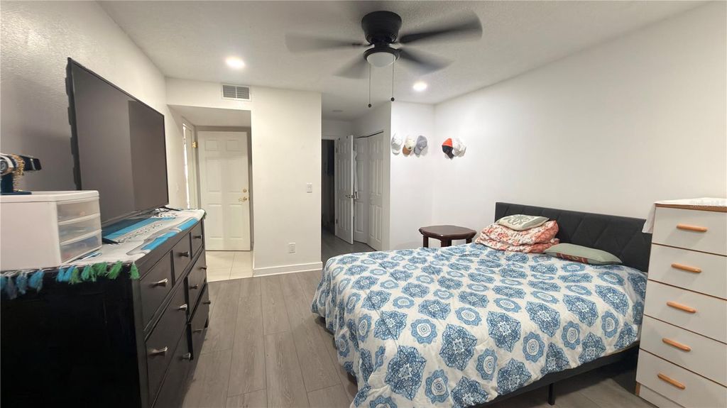 Image 20 of property listing at 5304 INDIAN CREEK DRIVE D03, Orlando, FL 32811