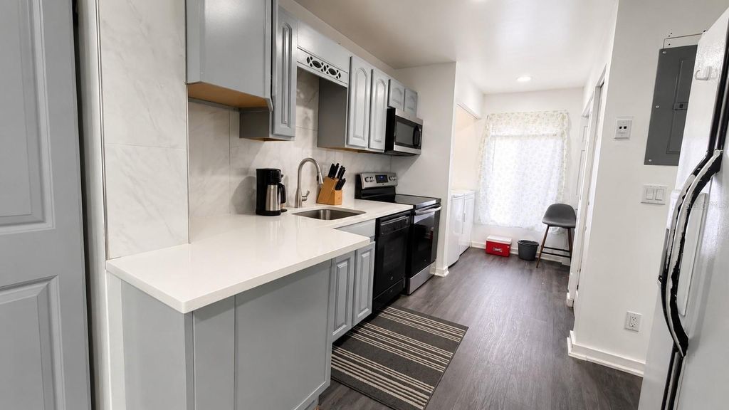Image 3 of property listing at 5304 INDIAN CREEK DRIVE D03, Orlando, FL 32811