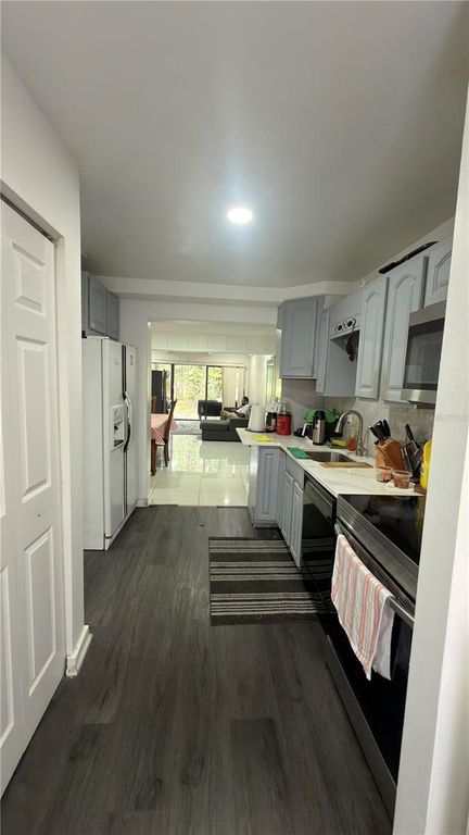 Image 7 of property listing at 5304 INDIAN CREEK DRIVE D03, Orlando, FL 32811