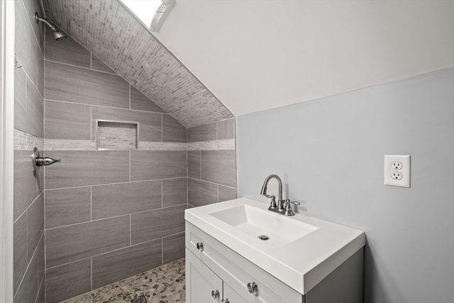 62 Tennyson Street, Worcester, MA 01610