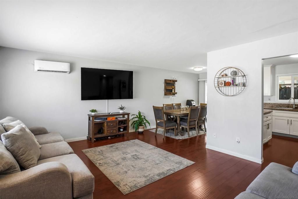 Image 2 of property listing at 152 E Oxford Street, Chula Vista, CA 91911