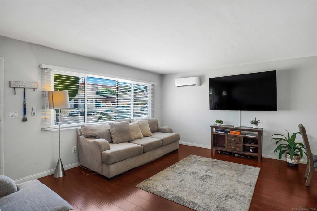 Image 3 of property listing at 152 E Oxford Street, Chula Vista, CA 91911