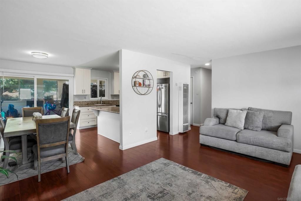 Image 4 of property listing at 152 E Oxford Street, Chula Vista, CA 91911