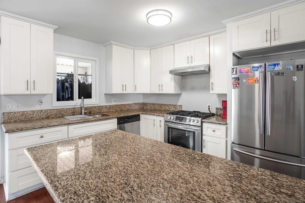 Image 7 of property listing at 152 E Oxford Street, Chula Vista, CA 91911